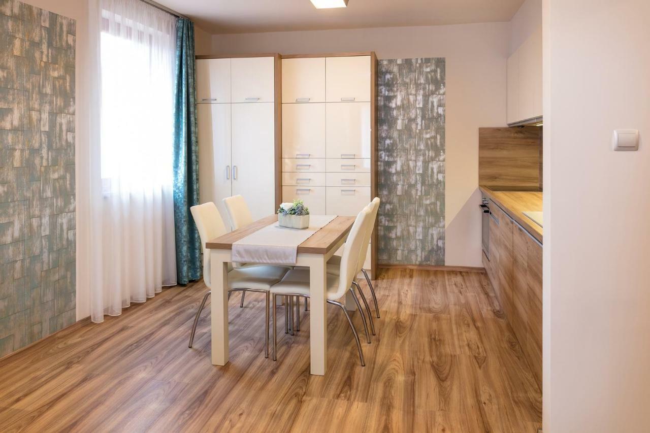 Foter Rezidencia 3 Apartment Gyor Exterior photo