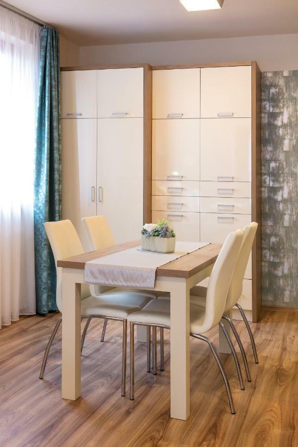 Foter Rezidencia 3 Apartment Gyor Exterior photo